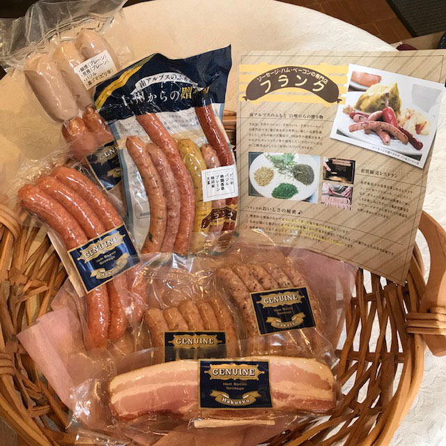 与え 大葉 乾しいたけウィンナーセット 1kg 小分け 大容量 ソーセージ 国産 大分産 和風 豚肉 乾燥しいたけ 椎茸 シイタケ 干し椎茸 出汁  おおば しそ シソ 生の大葉を配合 バーベキュー キャンプ お弁当 食べ比べ ギフト A05034 gulfvets.com